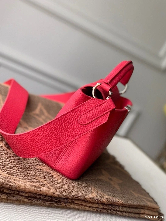 First bag ru LOUIS VUITTON CAPUCINES MINI 0731